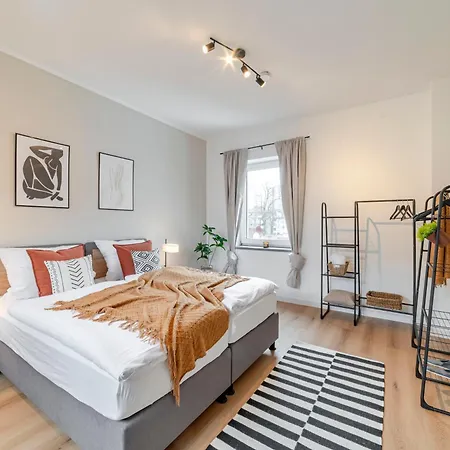Apartment Design 2br - 4 Beds & Workspace - Messe Dus